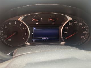 2020 Chevrolet Equinox FWD 2FL - Interior Dashboard With Vehicle Running Image
